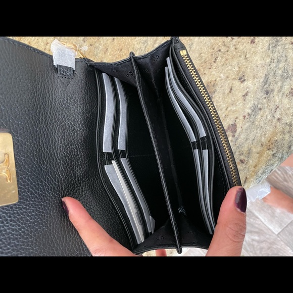 New Tory Burch crossbody/ wallet inside ๐ค - Picture 5 of 9